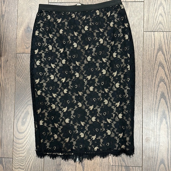 BCBGMaxAzria Dresses & Skirts - Bcbg laced skirt with zipper on back